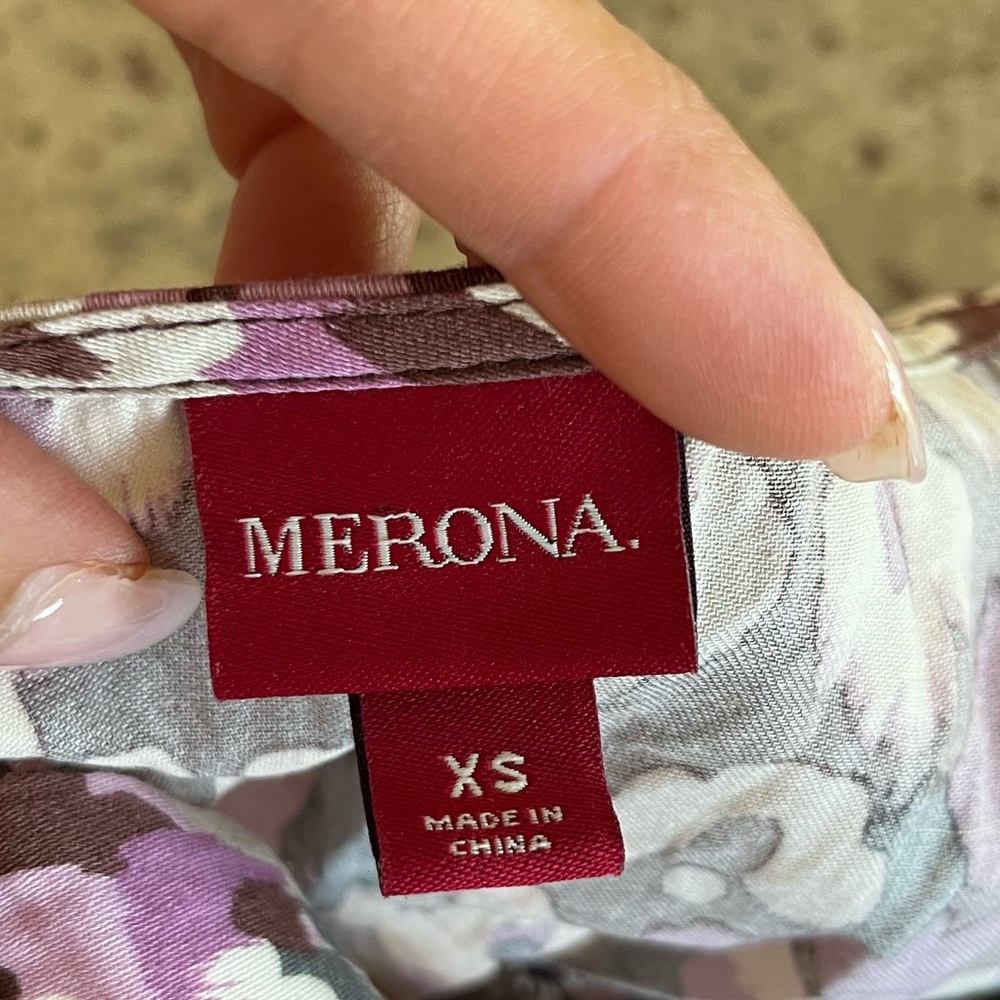 Merona floral v-neck pleated smocked dress in lilac purple and white. - Picture 4 of 4